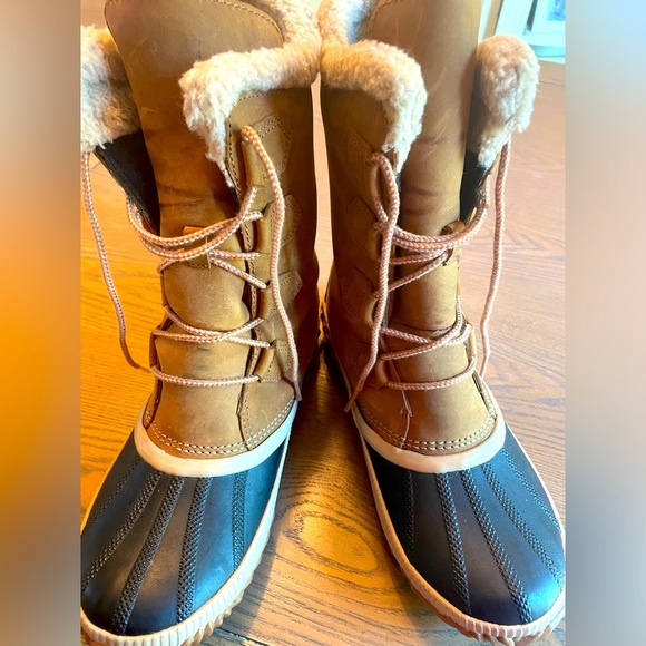 Sorel Shoes - Sorel Woman’s Size 8 Waterproof Boots Shearling Lined Suede Upper, Rubber Front